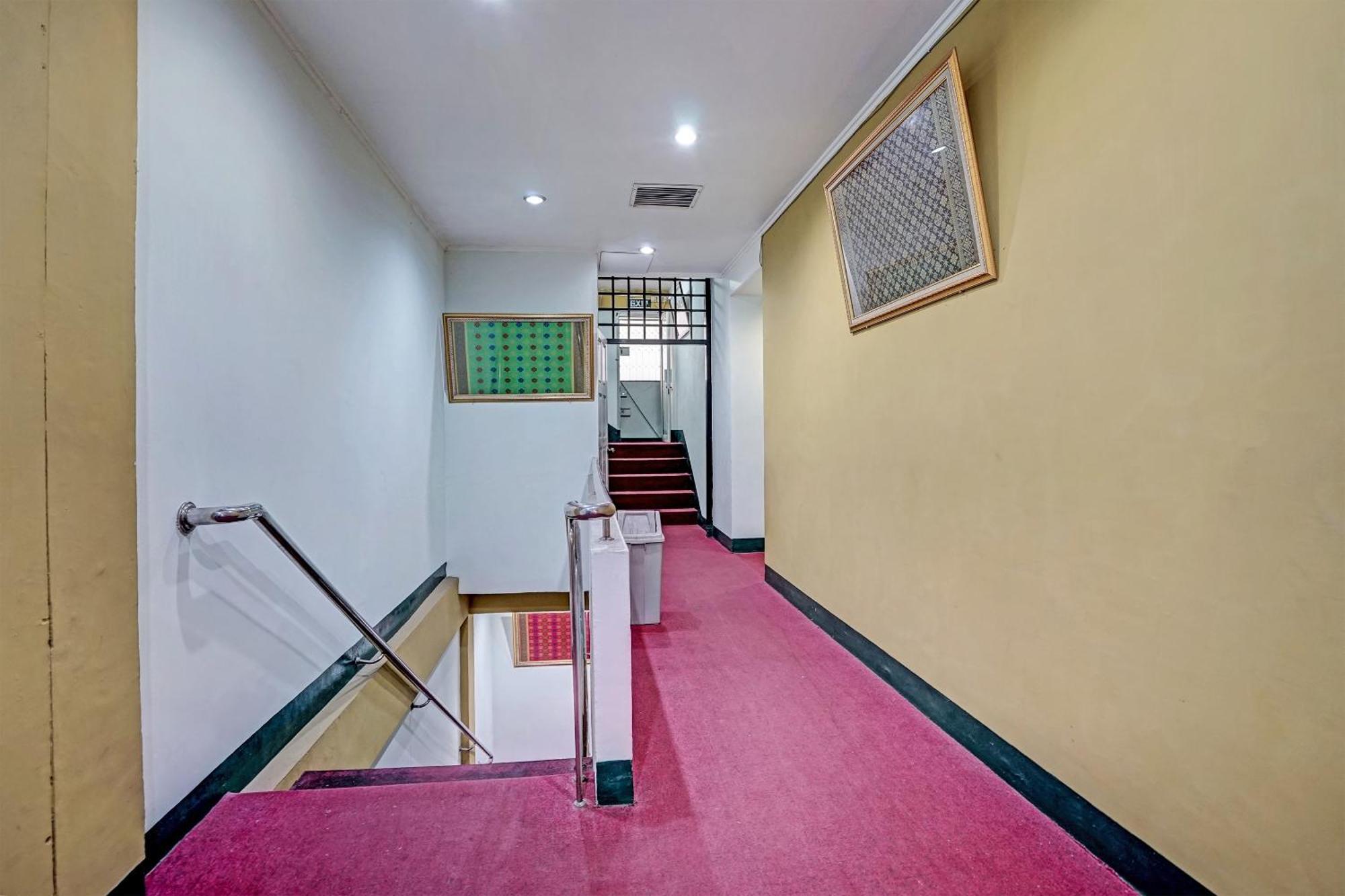 Super Oyo 91805 Hotel Wisma Bari ปาเลมบัง ภายนอก รูปภาพ